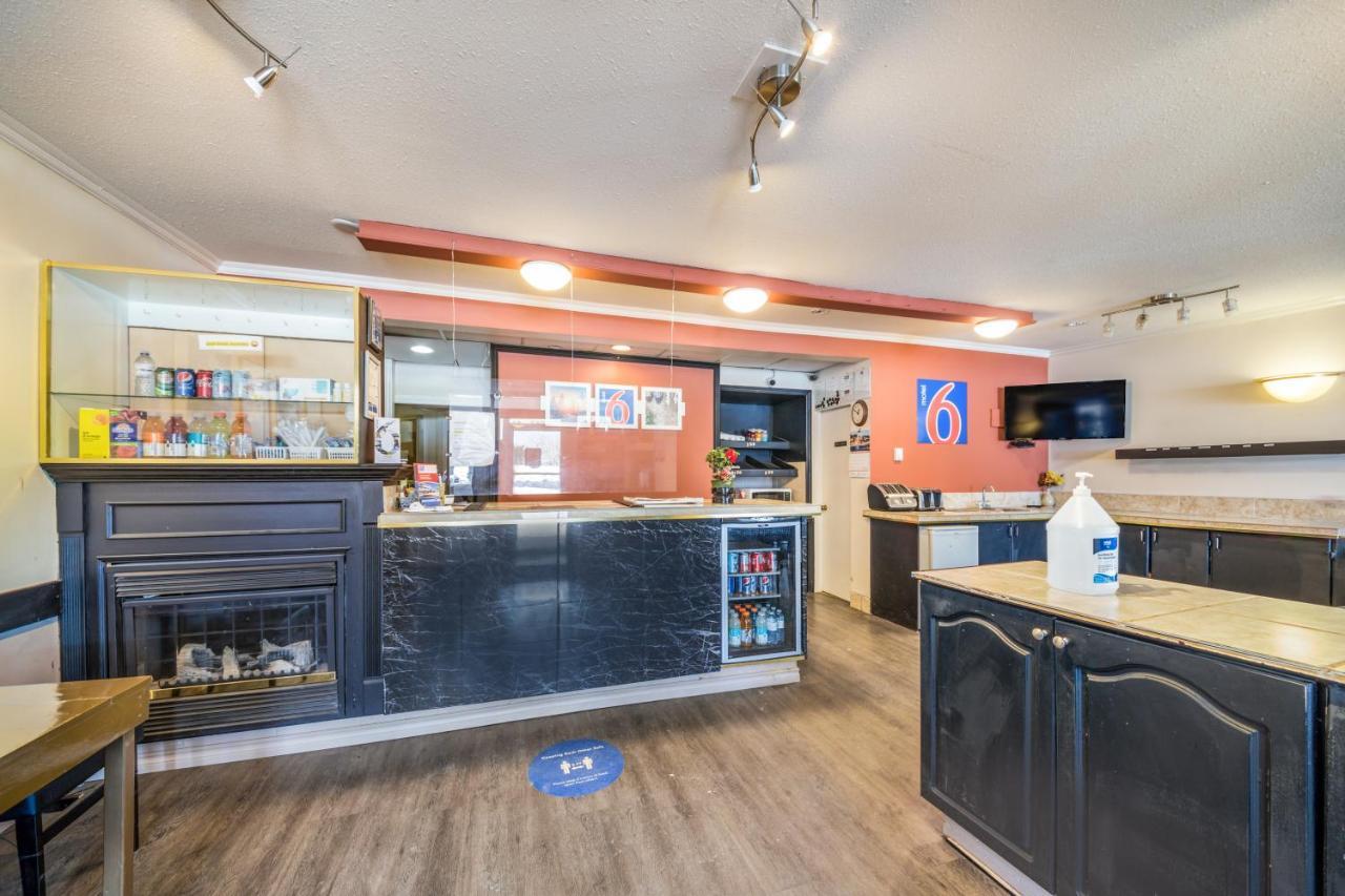 The Revelstoke Gateway Inn Екстериор снимка