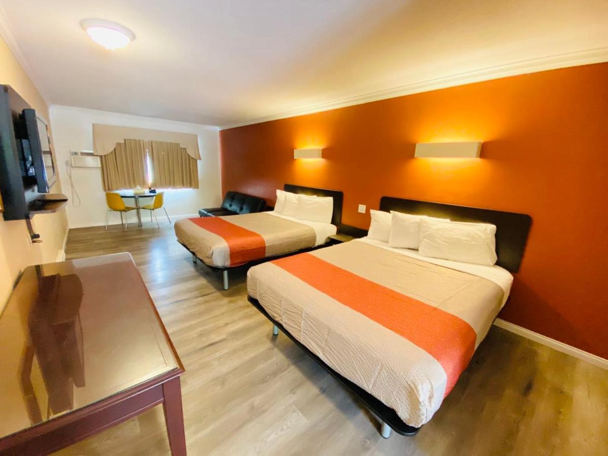 The Revelstoke Gateway Inn Екстериор снимка