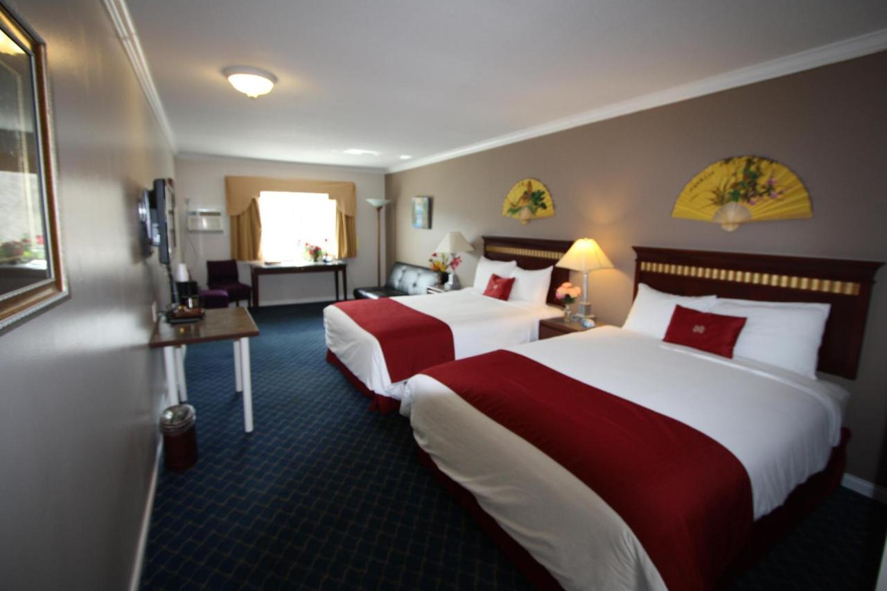 The Revelstoke Gateway Inn Екстериор снимка