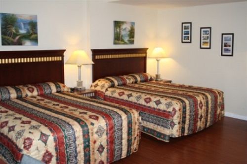 The Revelstoke Gateway Inn Екстериор снимка