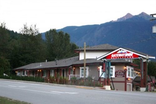 The Revelstoke Gateway Inn Екстериор снимка